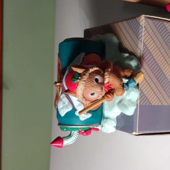 Avon 5 Christmas ornaments - Picture 5 of 9